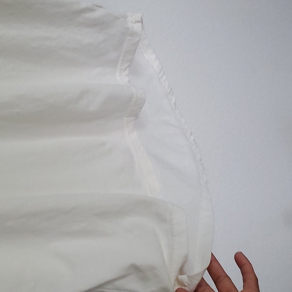 Woman's Withe top .. - Picture 4 of 7